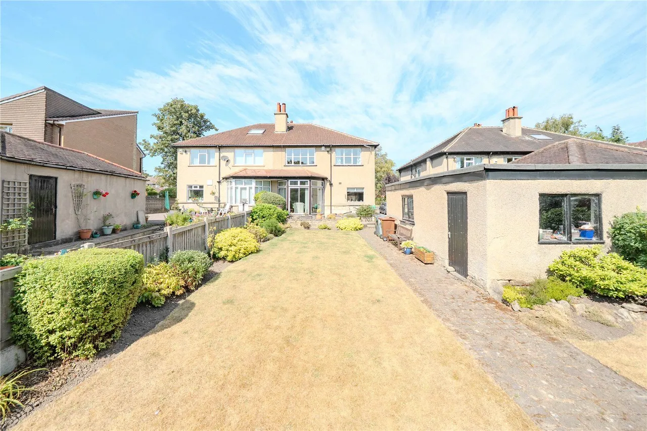 4 bed house for sale, Stonegate Road, Leeds, LS17