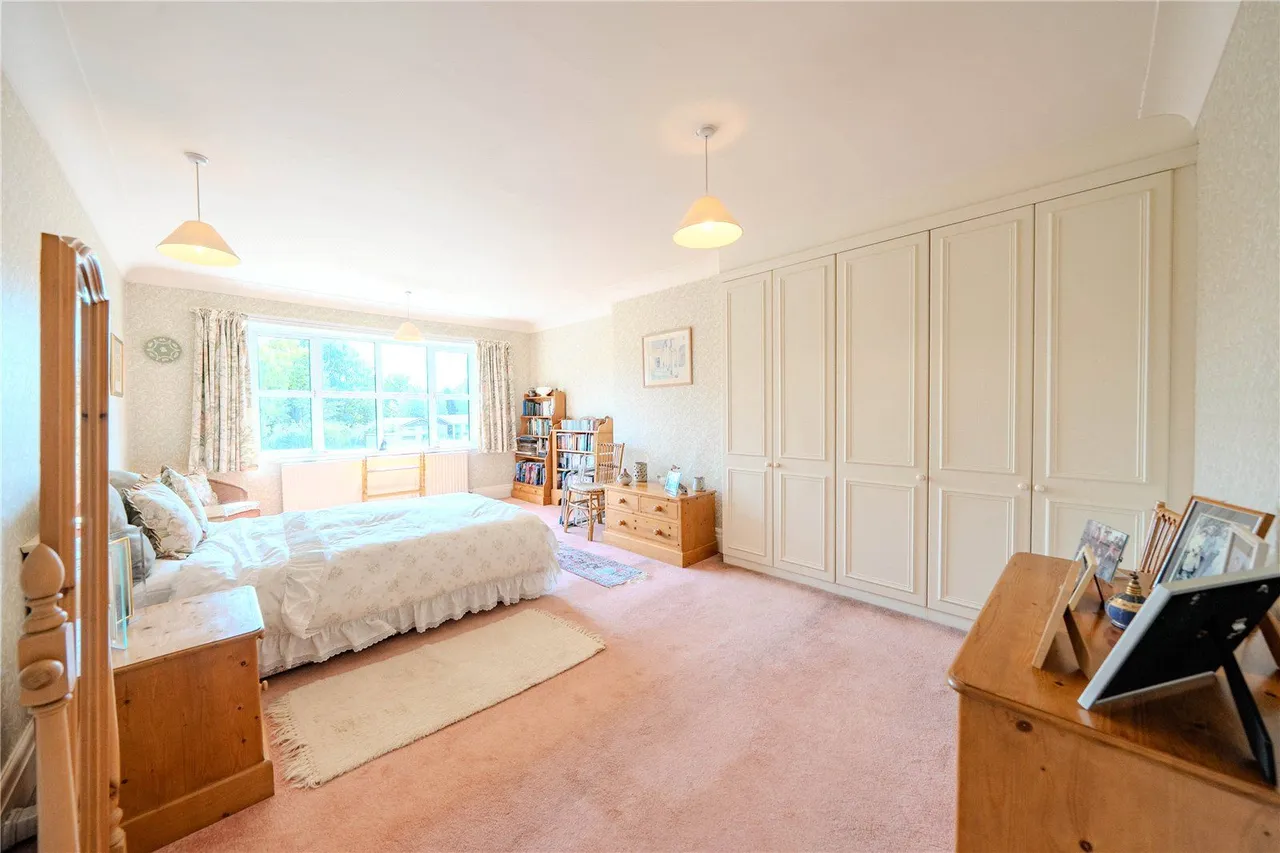 Stonegate Road, Leeds, LS17, photo 3