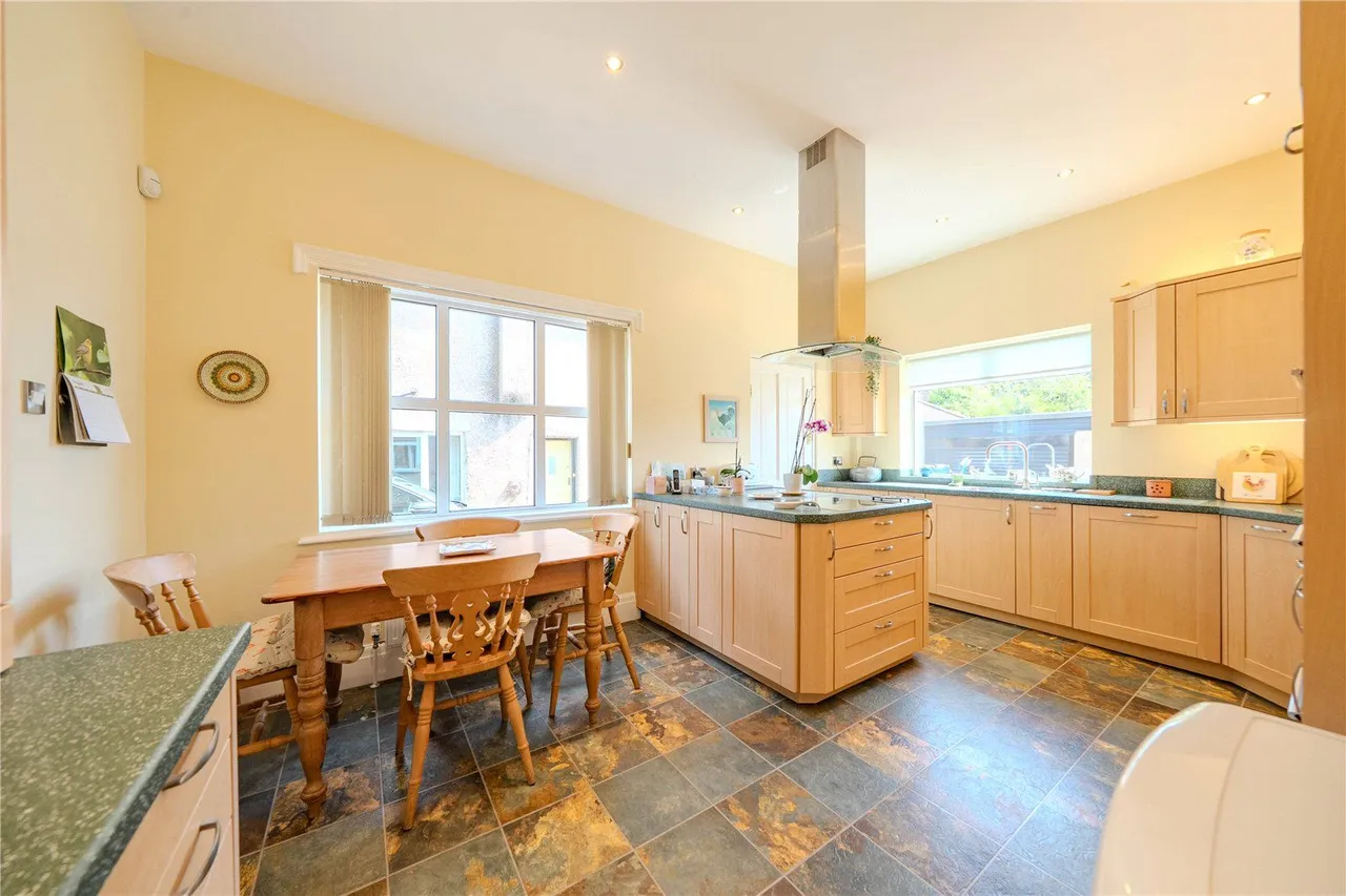 Stonegate Road, Leeds, LS17, photo 5