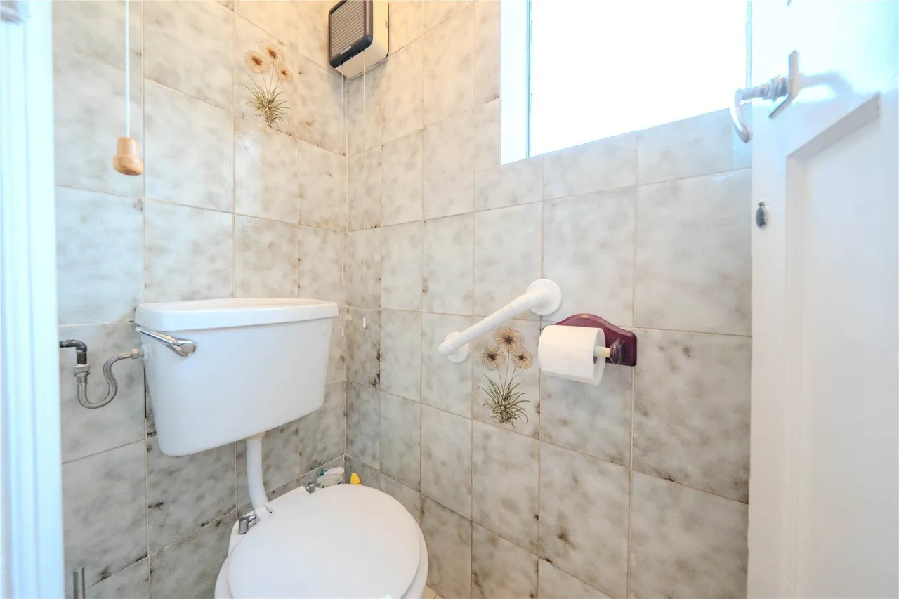 Stonegate Road, Leeds, LS17, photo 11