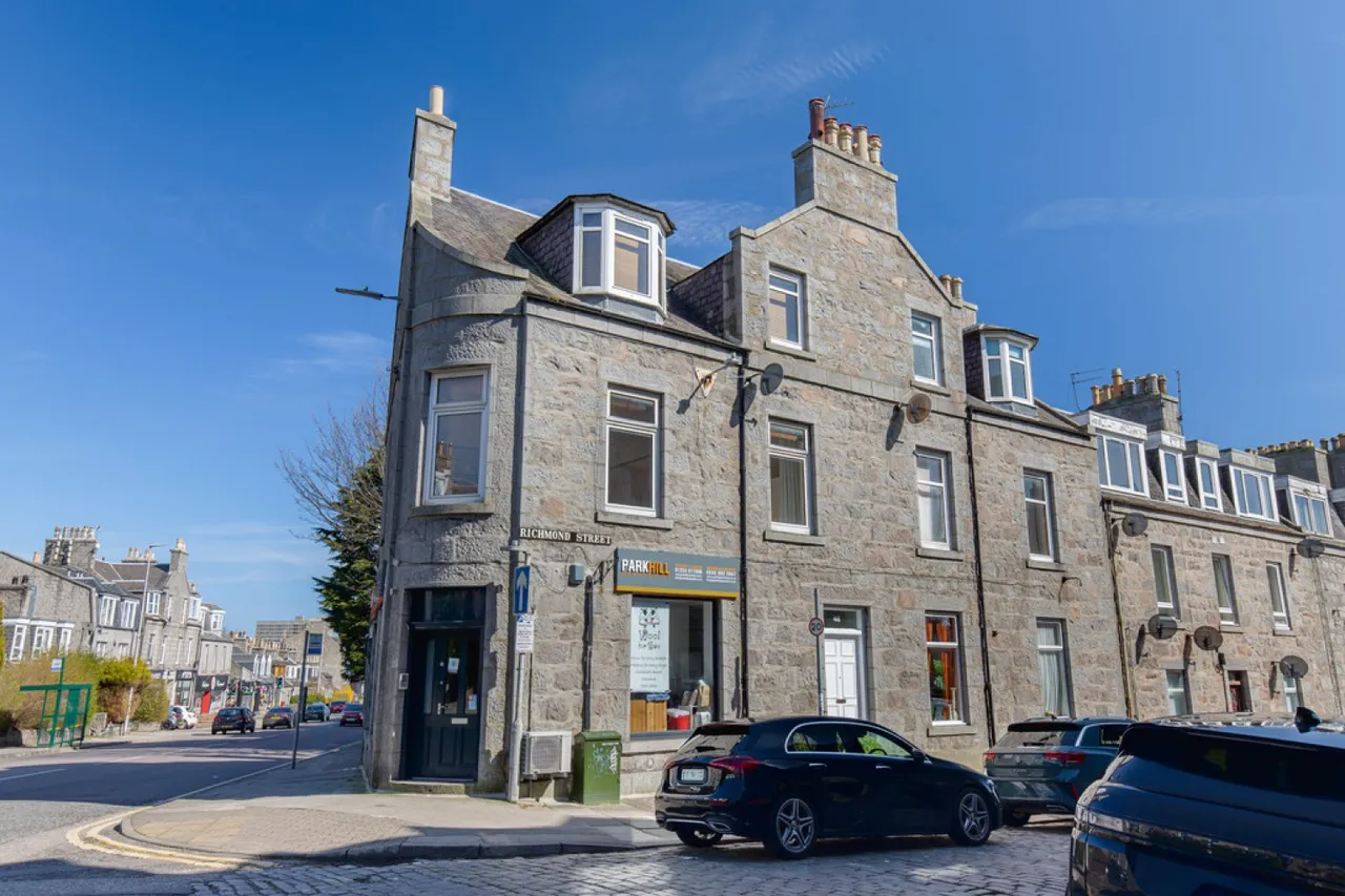 3 bed flat to rent, Rosemount Place, Aberdeen, AB25