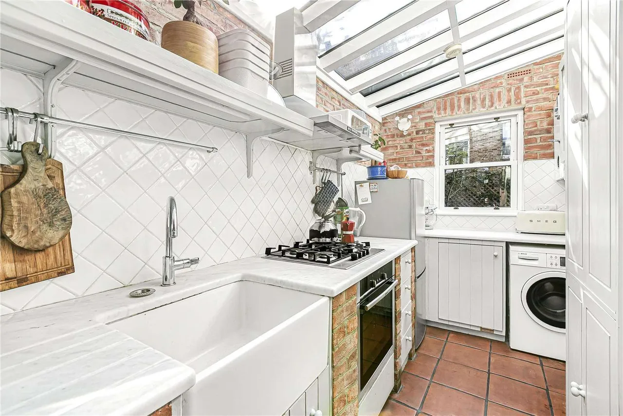 Parma Crescent, London, SW11 1LT, photo 2