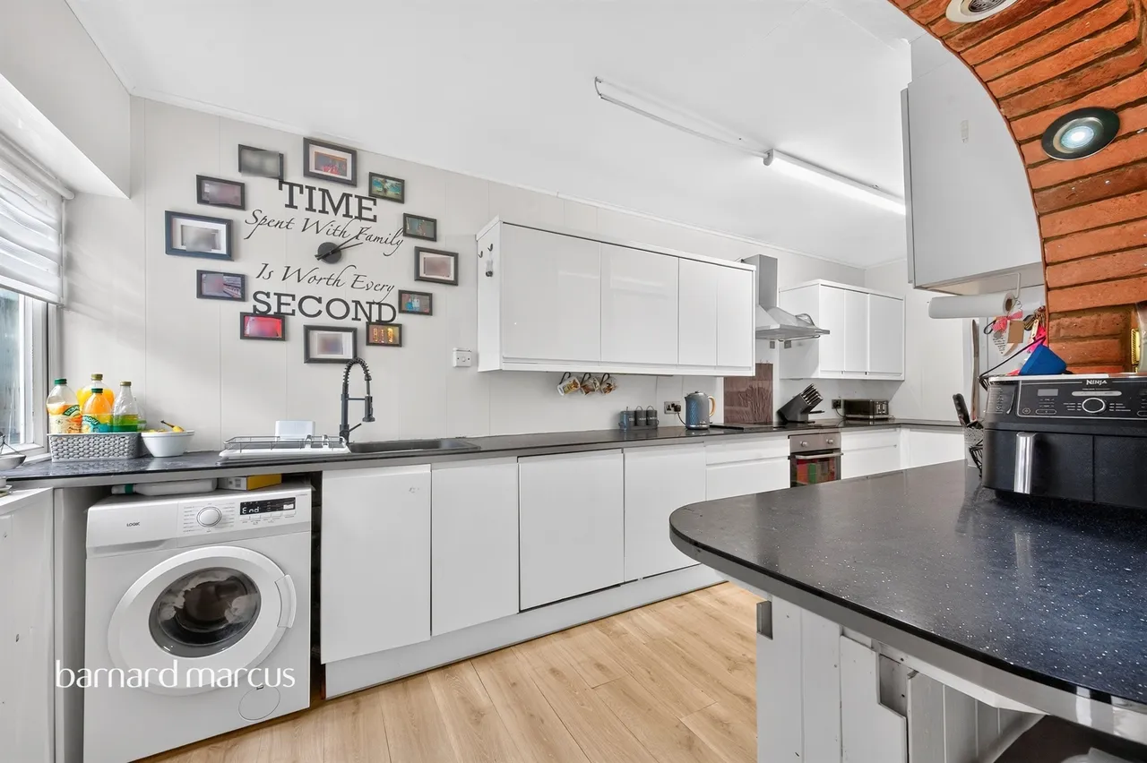 Hanover Avenue, Feltham, TW13, photo 3