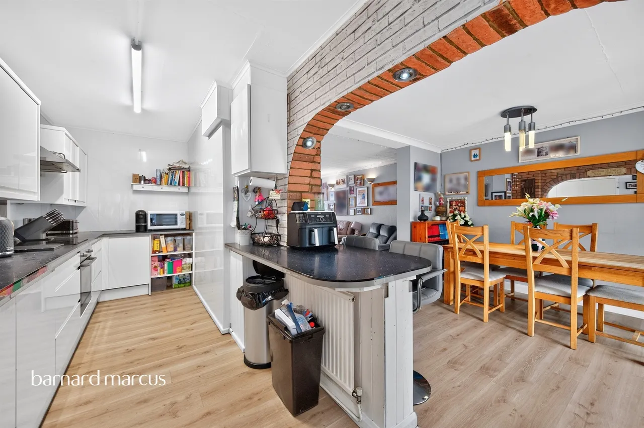 Hanover Avenue, Feltham, TW13, photo 2