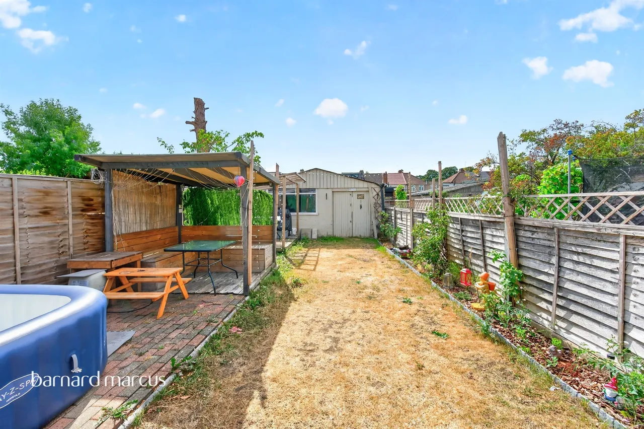 Hanover Avenue, Feltham, TW13, photo 11