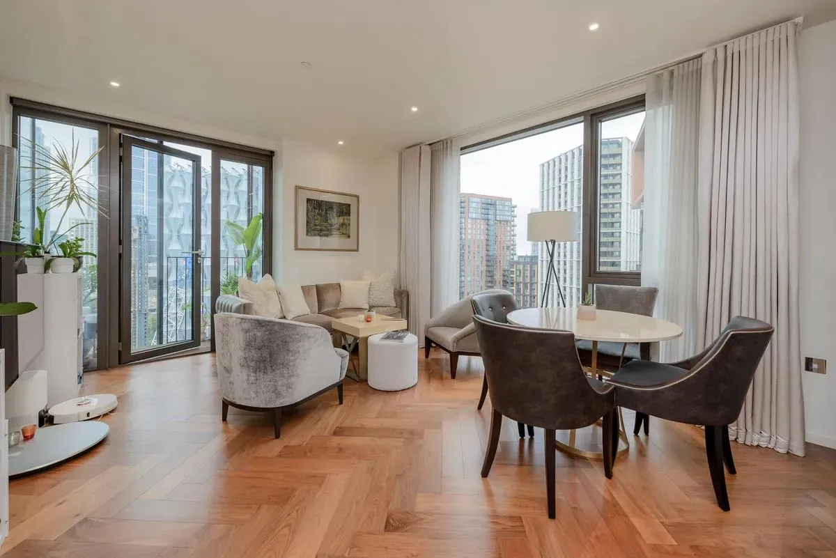 2 bed flat for sale, New Union Square, London, SW11