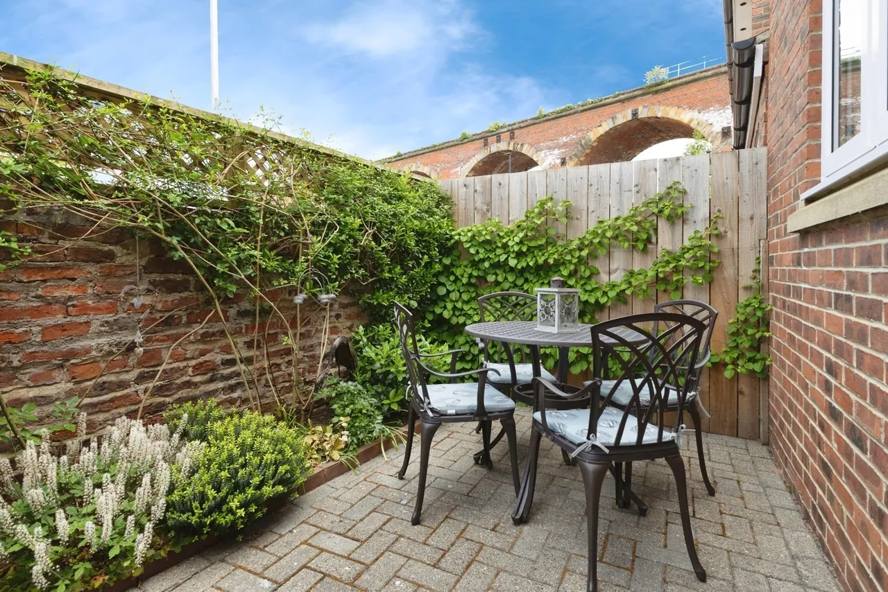 West Mews, Yarm, Durham, TS15, photo 3