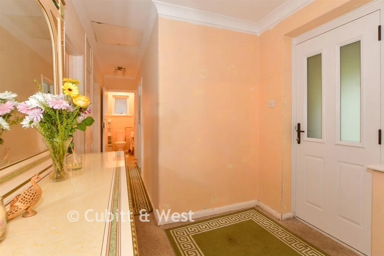 Harborough Drive, Pulborough, RH20, photo 2