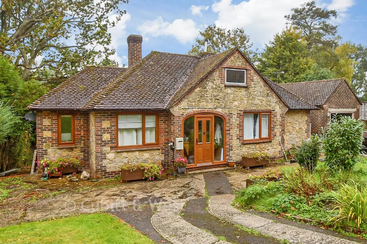 3 bed house for sale, Harborough Drive, Pulborough, RH20