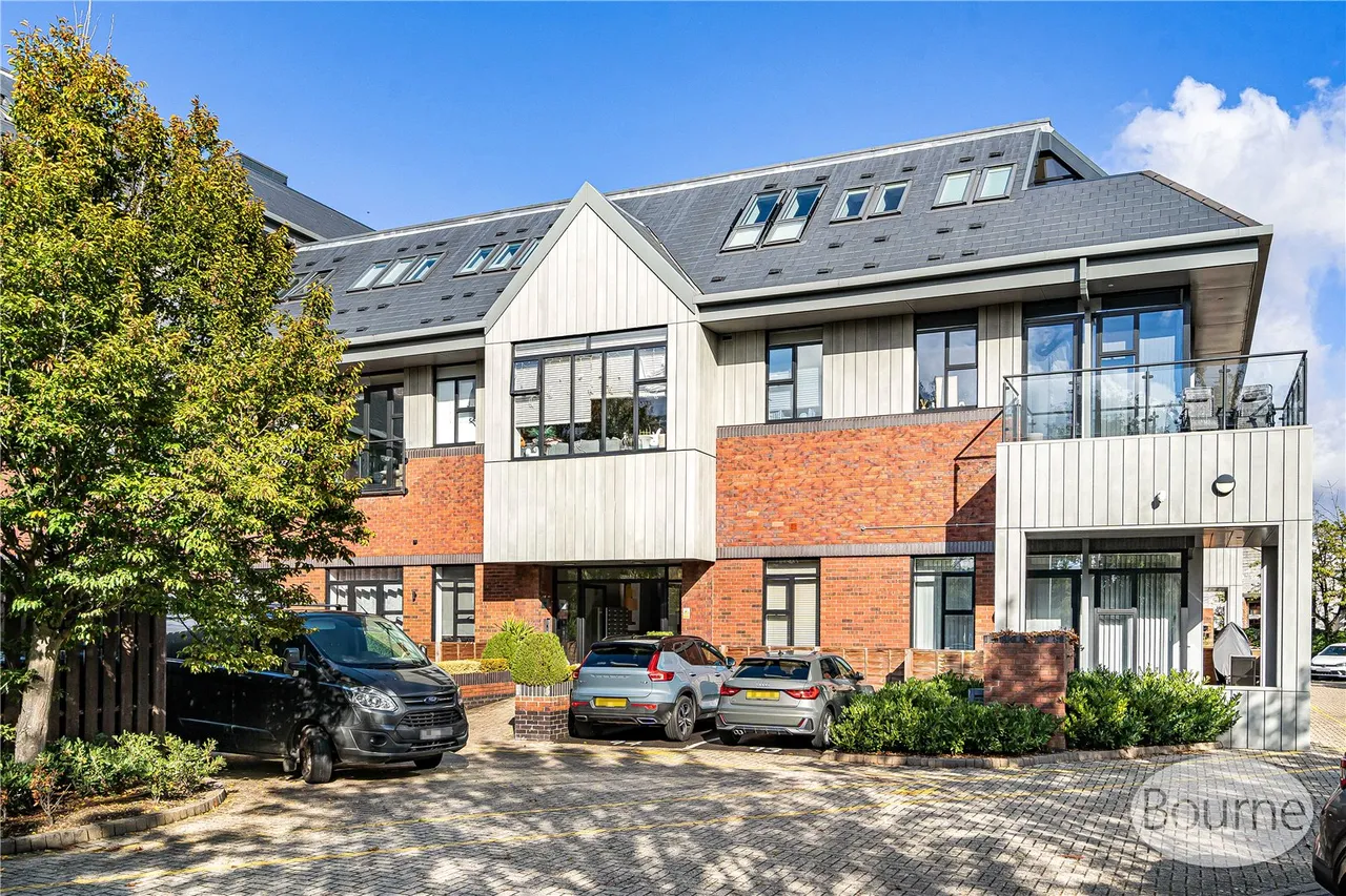 Albert Drive, Sheerwater, GU21, photo 13