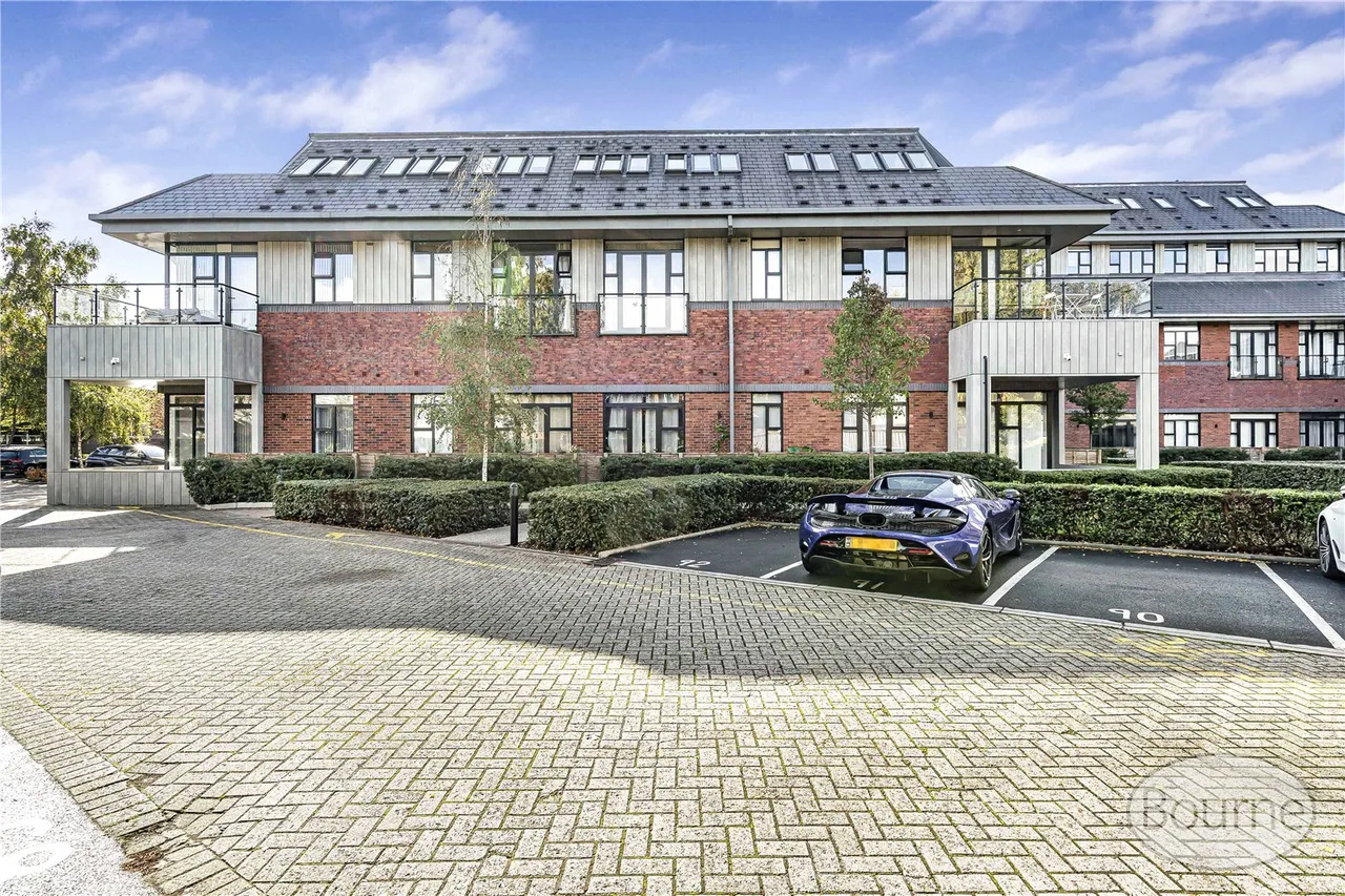 Albert Drive, Sheerwater, GU21, photo 15