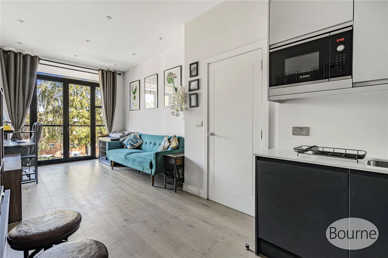 Albert Drive, Sheerwater, GU21, photo 4