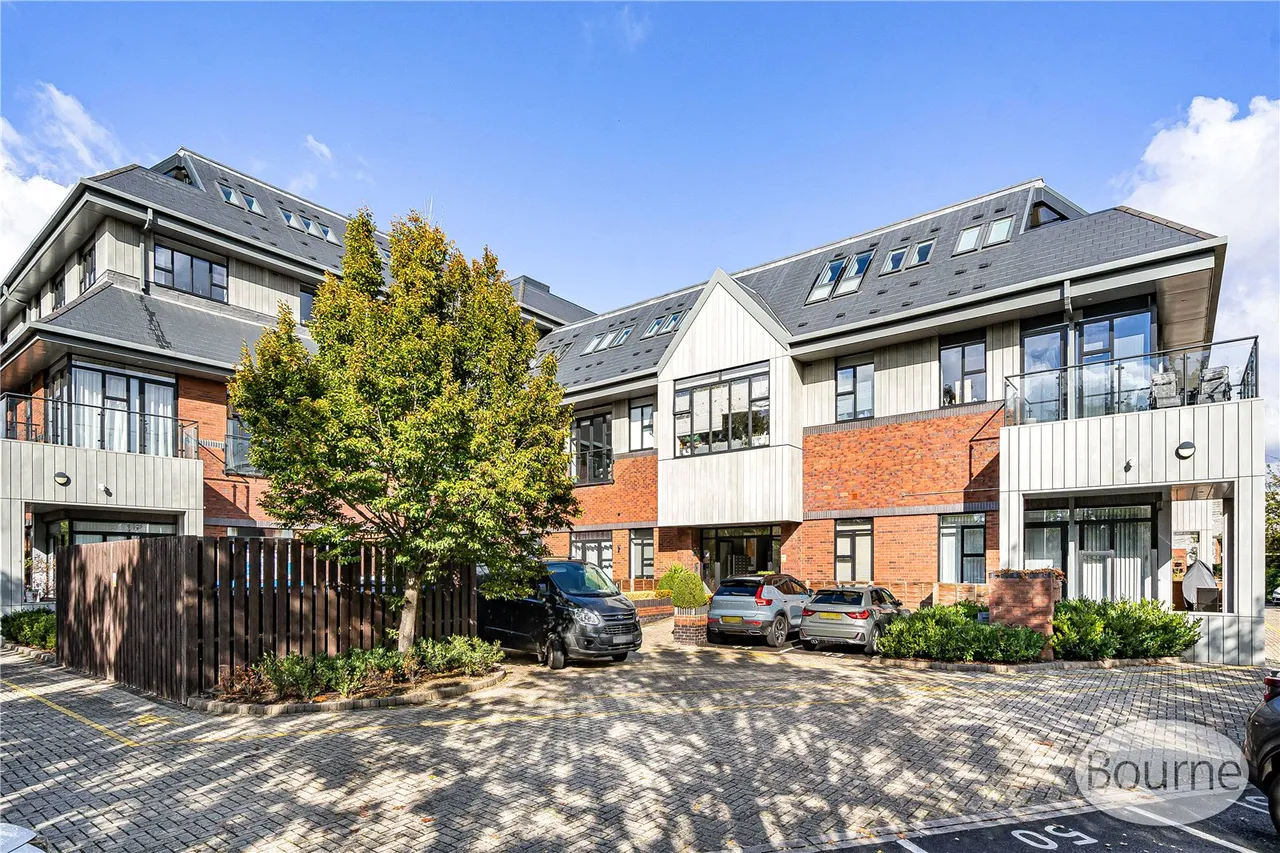 Albert Drive, Sheerwater, GU21, photo 16