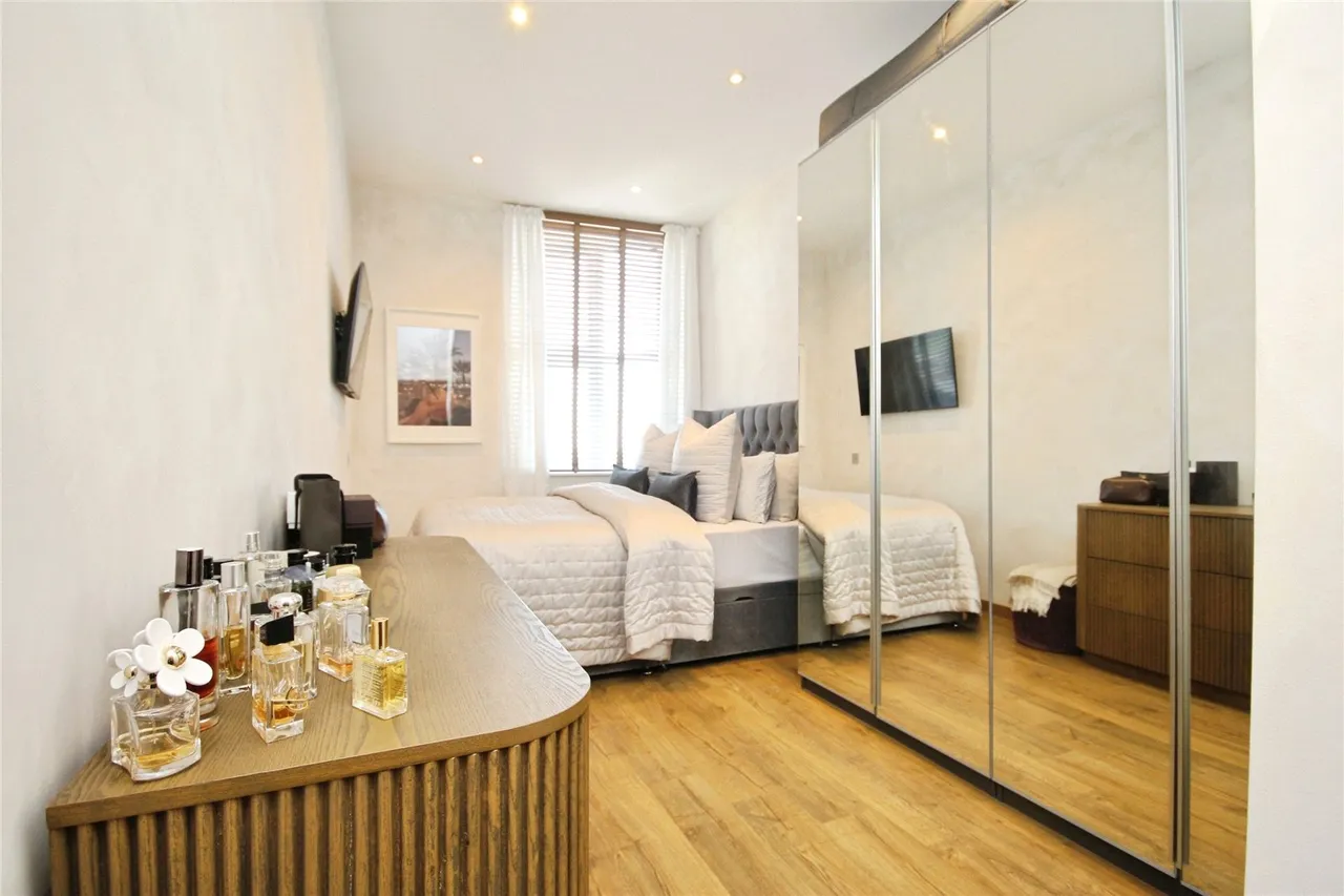 High Road, Chadwell Heath, RM6, photo 6