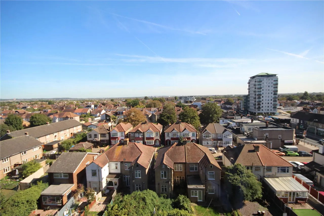 High Road, Chadwell Heath, RM6, photo 7