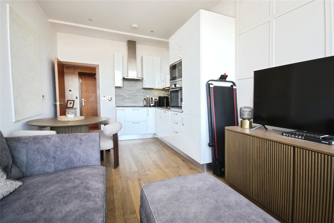 High Road, Chadwell Heath, RM6, photo 4