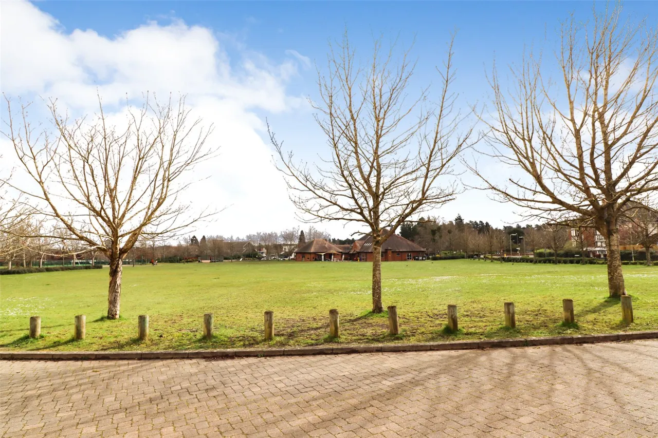 Elvetham Crescent, Fleet, Hampshire, GU51 1BU, photo 15