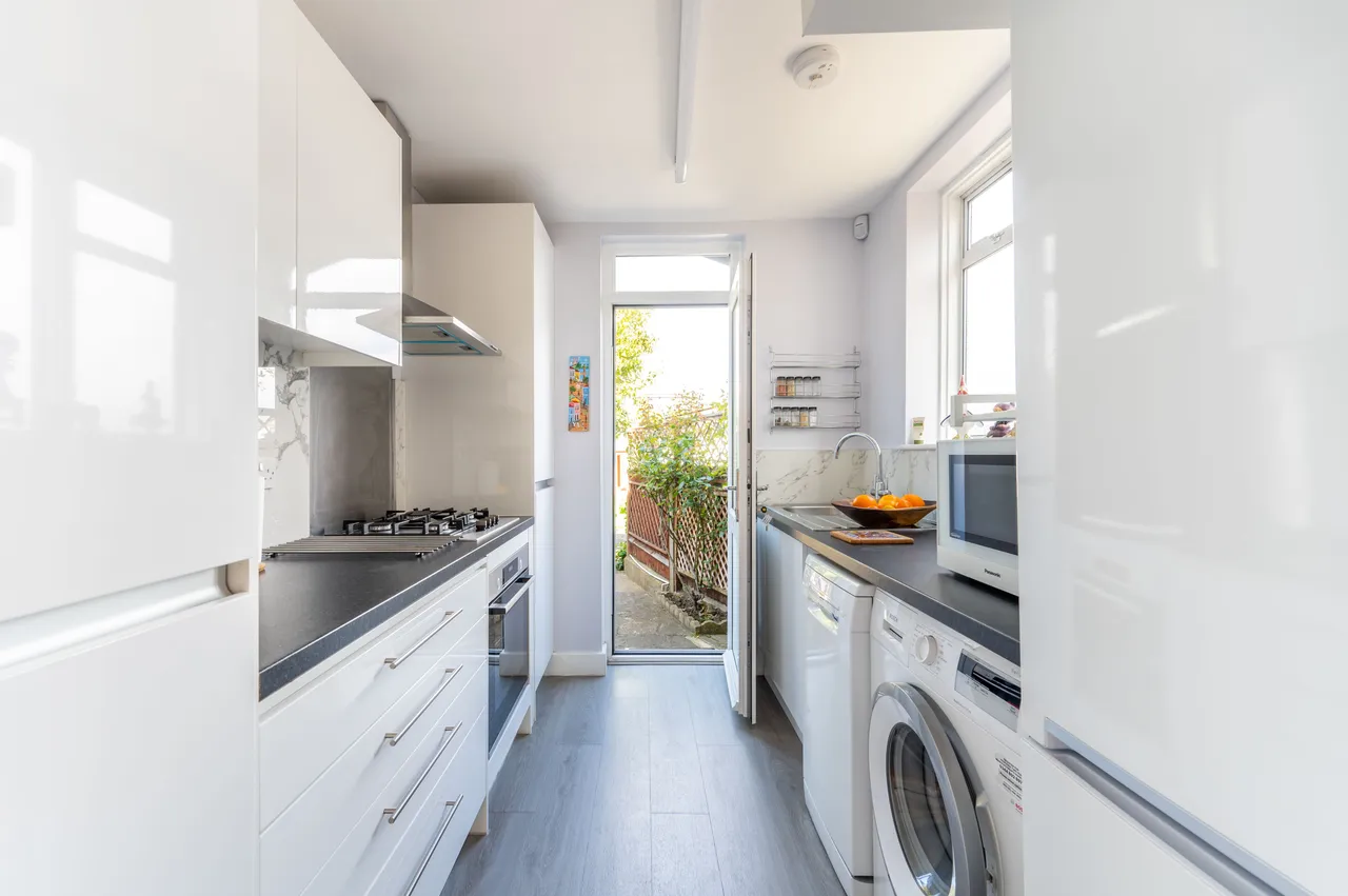 29 Tanfield Avenue, London, photo 12