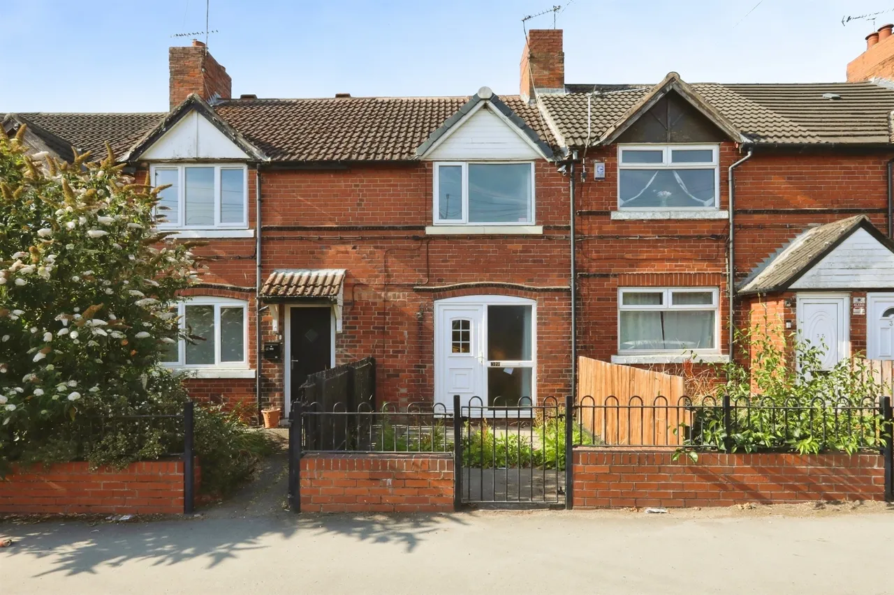 3 bed house for sale — Doe Quarry Lane, Dinnington, Sheffield