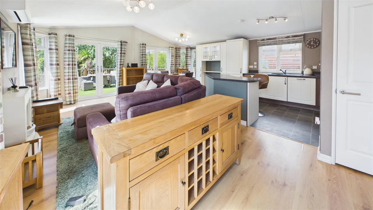 Lagoon Lodges, Tallington, photo 7