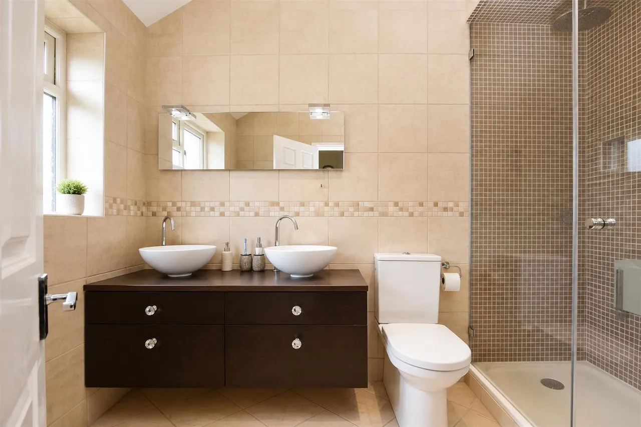 Sycamore Close, West Cheshunt, EN7, photo 11