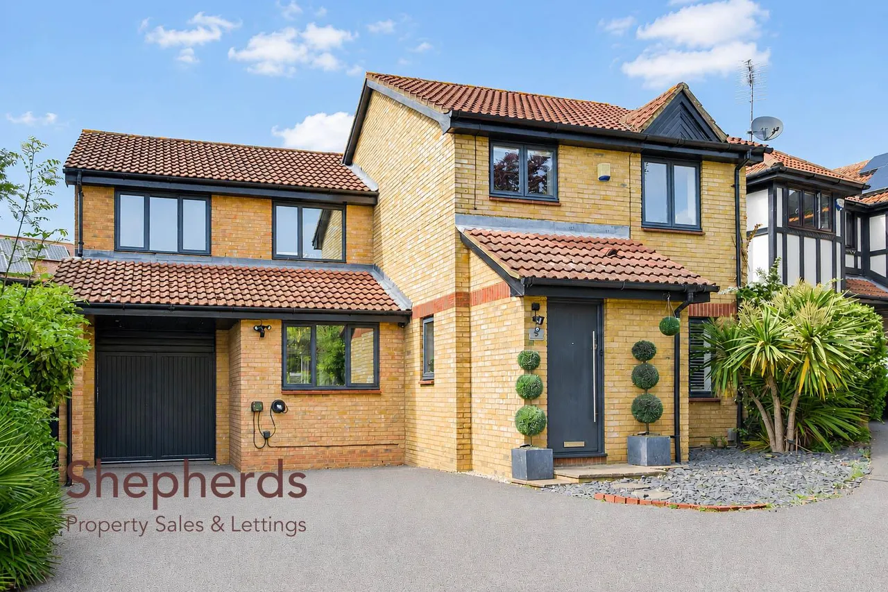 4 bed house for sale, Sycamore Close, West Cheshunt, EN7
