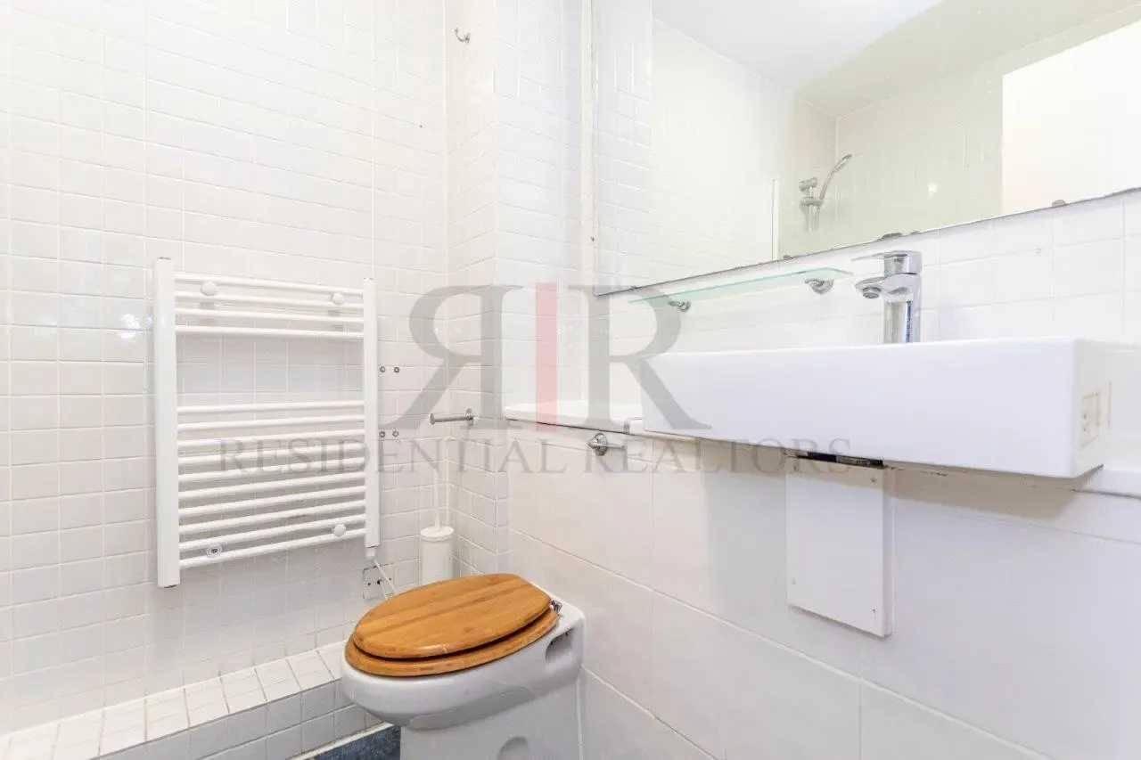 Commercial Road, E14, photo 11
