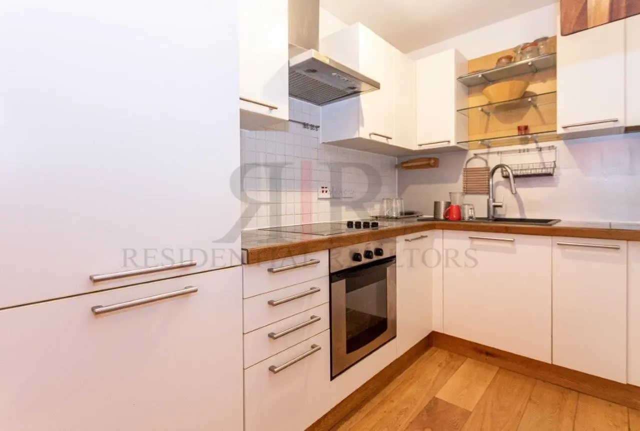 2 bed flat to rent, Commercial Road, E14