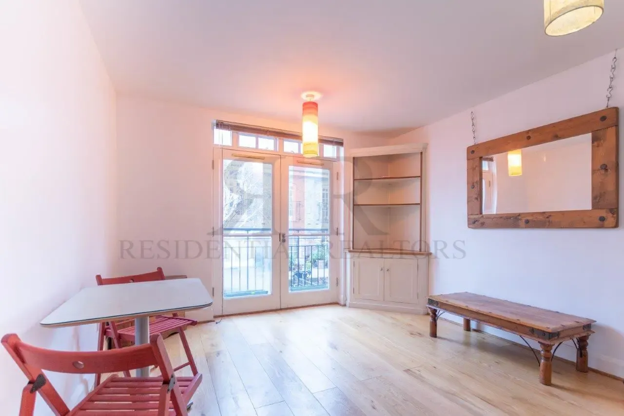 Commercial Road, E14, photo 4