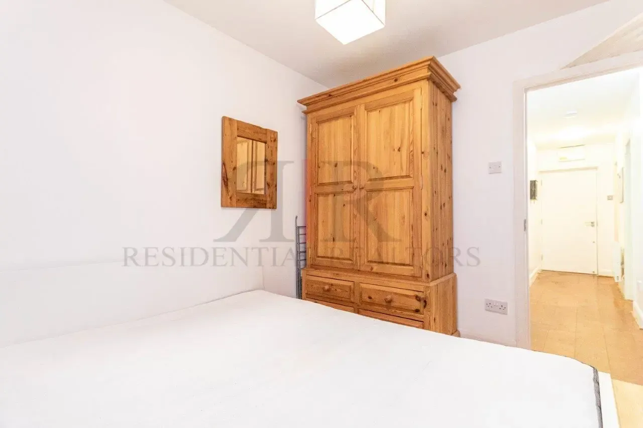 Commercial Road, E14, photo 10