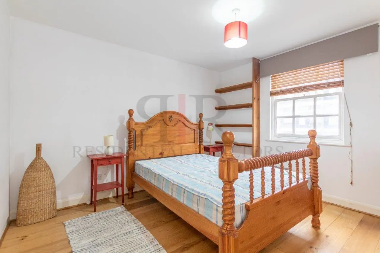 Commercial Road, E14, photo 8