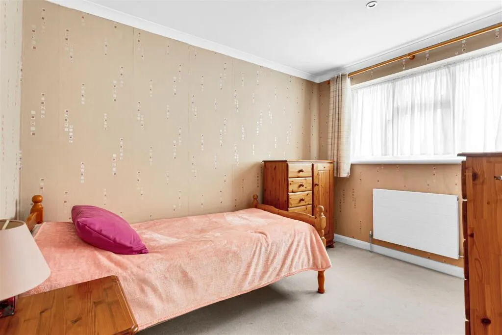 Chessholme Road, Ashford, TW15, photo 9