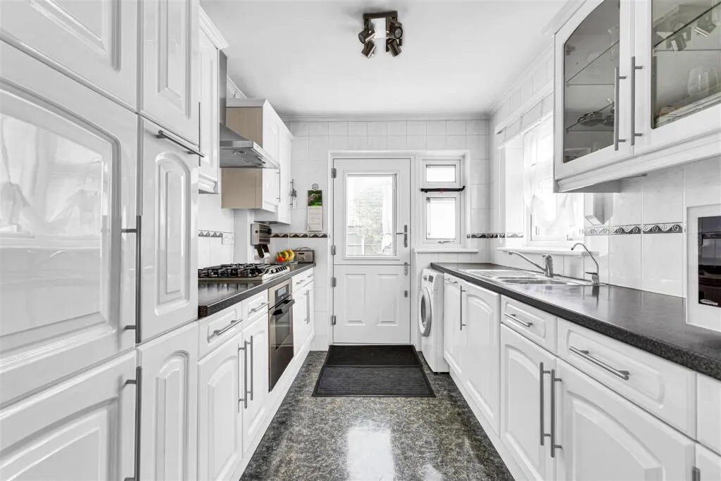 Chessholme Road, Ashford, TW15, photo 3