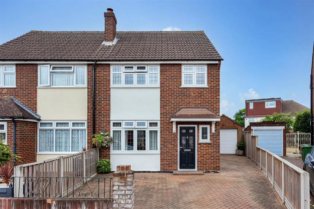 3 bed house for sale, Chessholme Road, Ashford, TW15