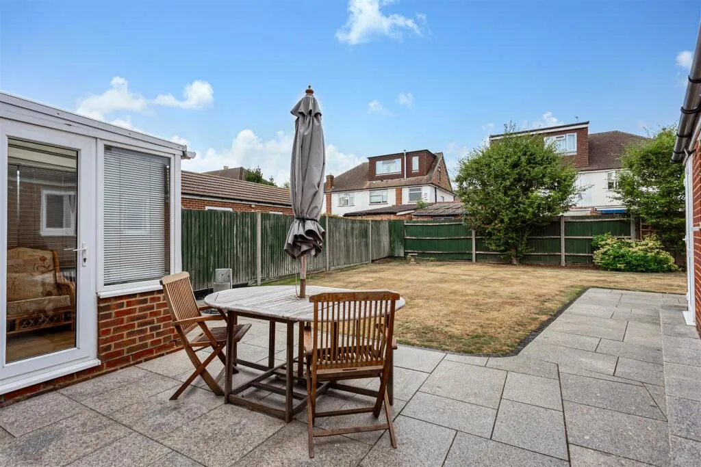 Chessholme Road, Ashford, TW15, photo 2