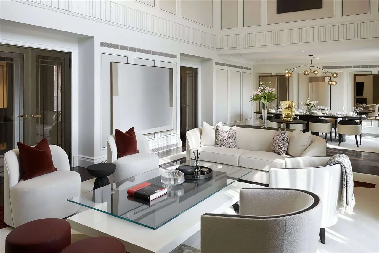 Knightsbridge Gate, Knightsbridge, SW1X, photo 2