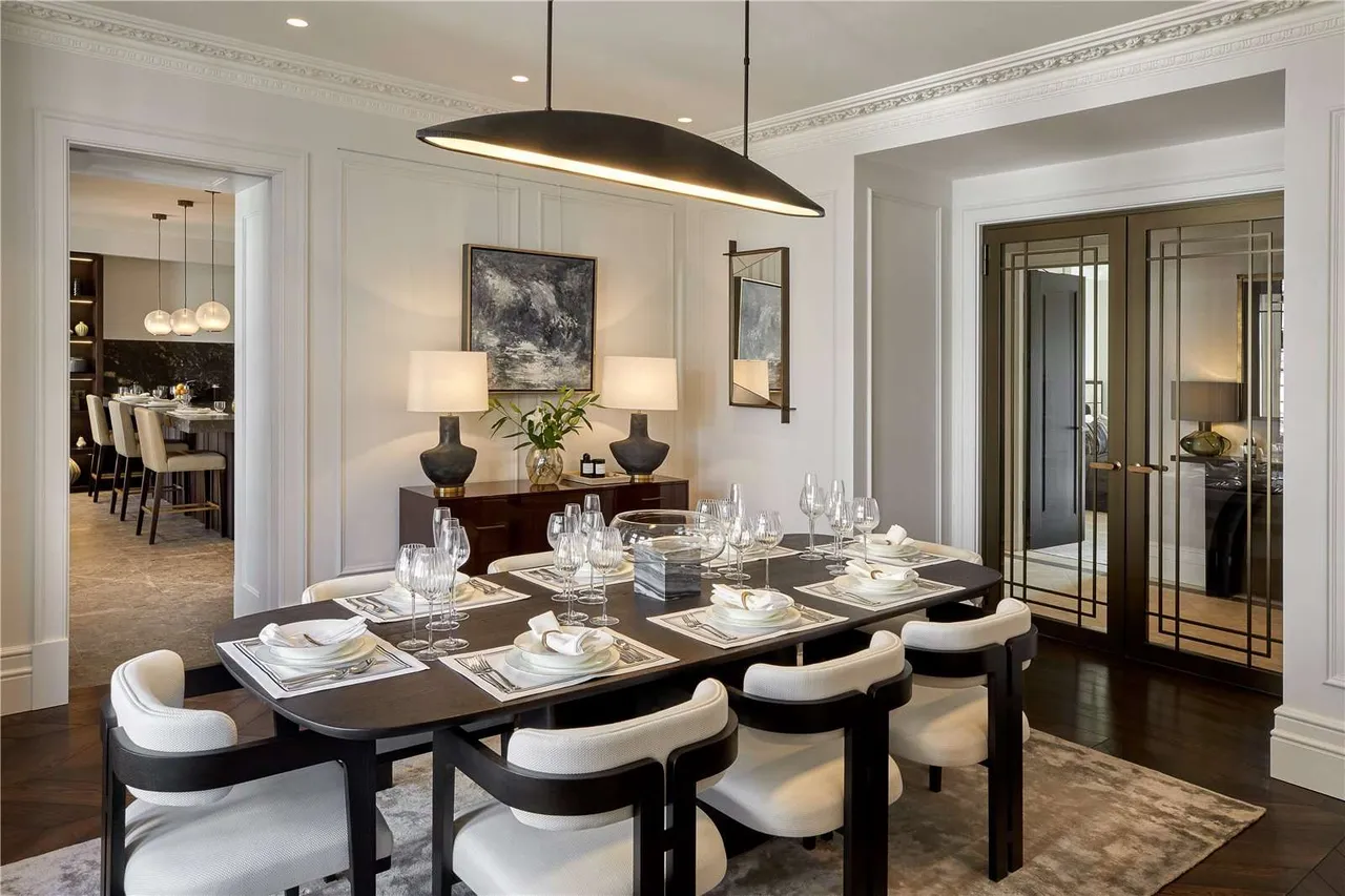 Knightsbridge Gate, Knightsbridge, SW1X, photo 5