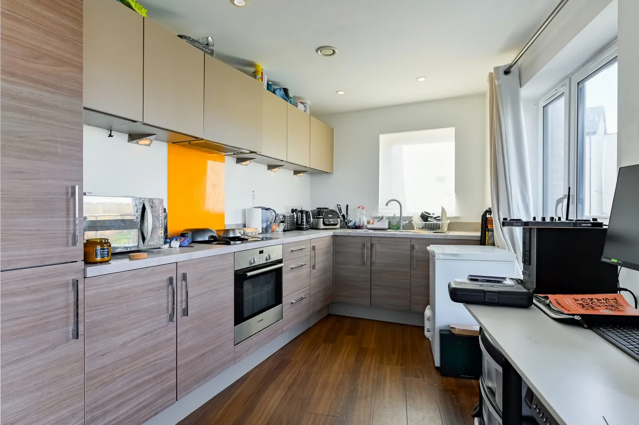 Flat 13, Eniac View, Milton Keynes, 14 Atlas Way, MK10 9SP, photo 3