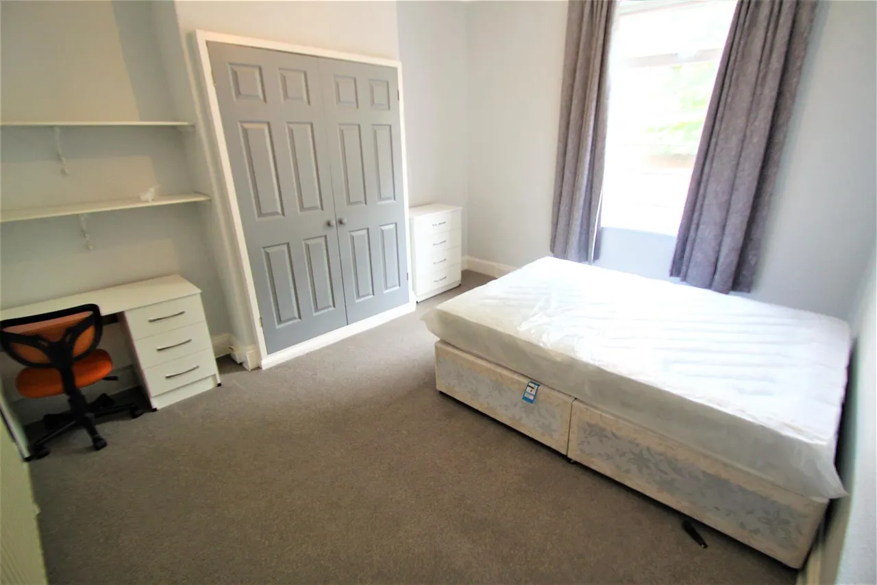 Ebberston Terrace, Hyde Park, LS6, photo 2