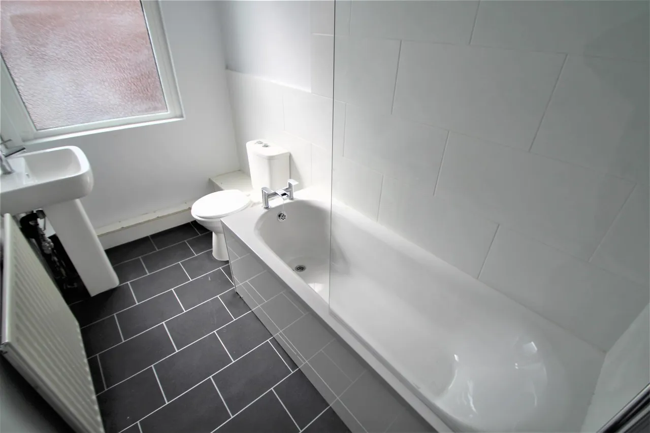 Ebberston Terrace, Hyde Park, LS6, photo 6