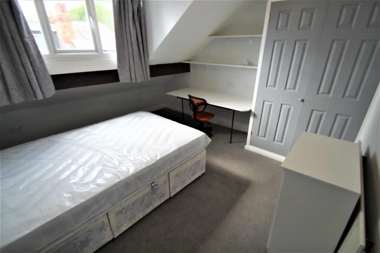 Ebberston Terrace, Hyde Park, LS6, photo 5