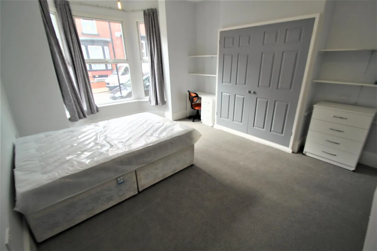 6 bed house to rent, Ebberston Terrace, Hyde Park, LS6