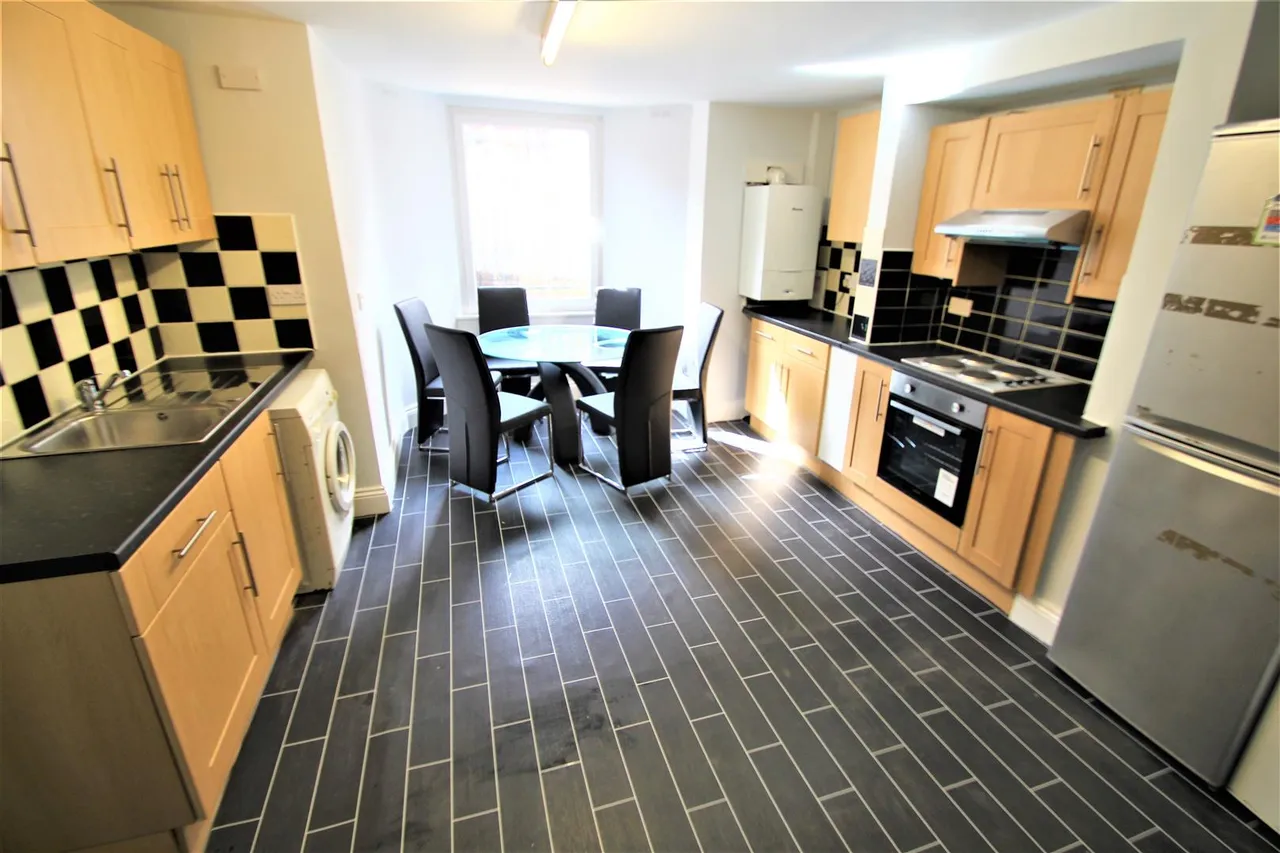 Ebberston Terrace, Hyde Park, LS6, photo 7