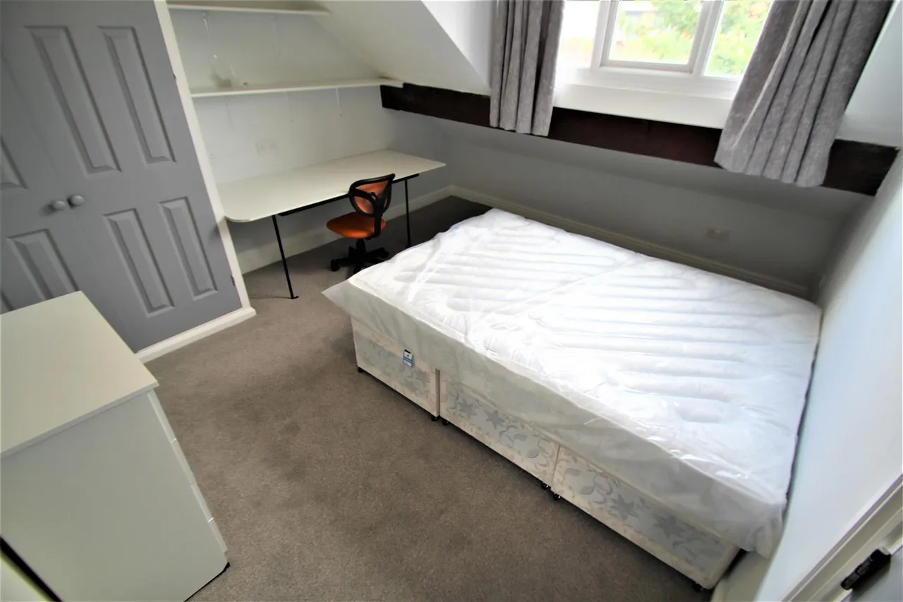 Ebberston Terrace, Hyde Park, LS6, photo 4