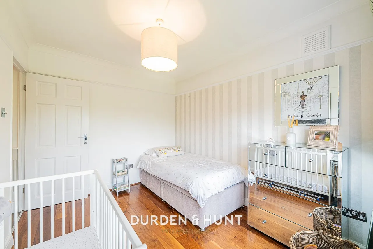 Farm End, Chingford, E4, photo 32