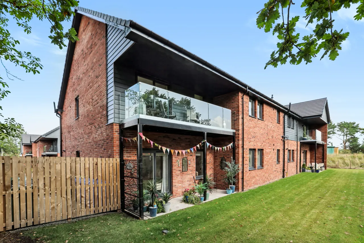 2 bed flat for sale — Newton Avenue, Elderslie