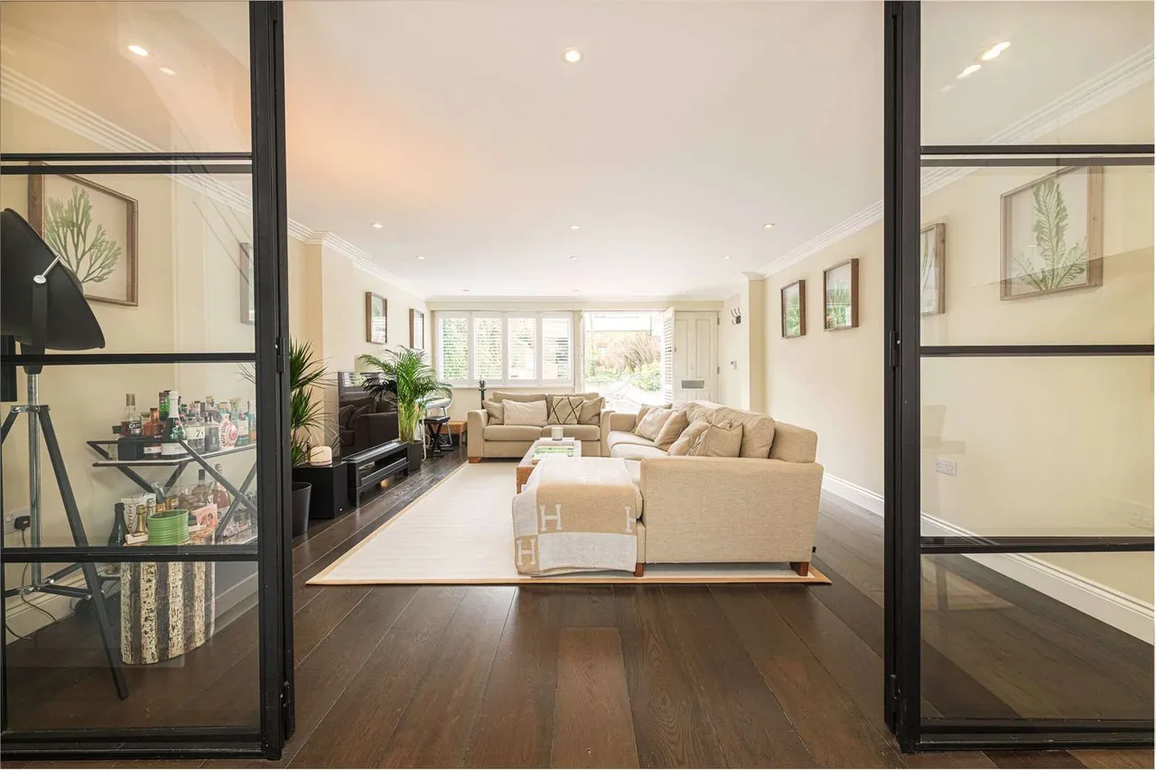 Prescott Place, London, SW4 6BT, photo 4