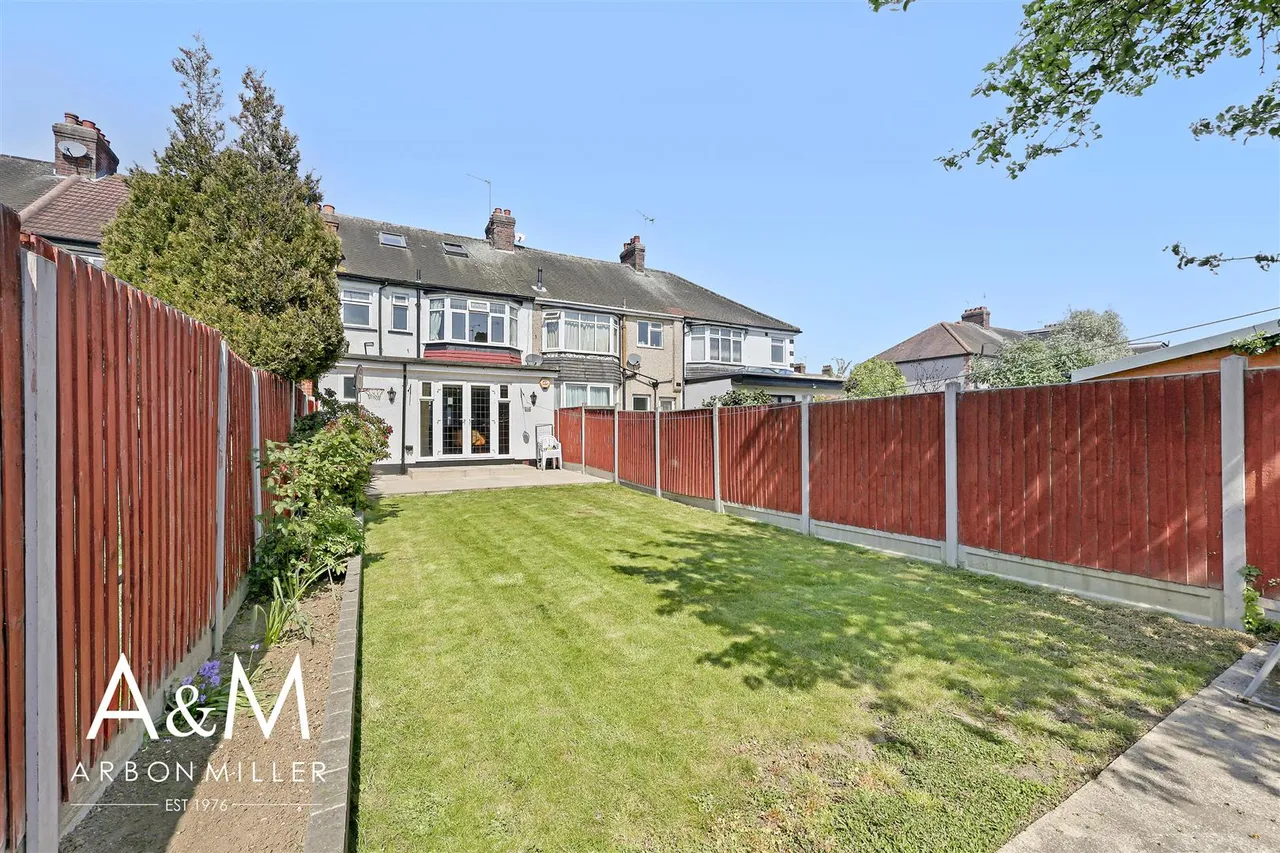 Stradbroke Grove, Clayhall, Essex, Ilford, IG50DE, photo 25