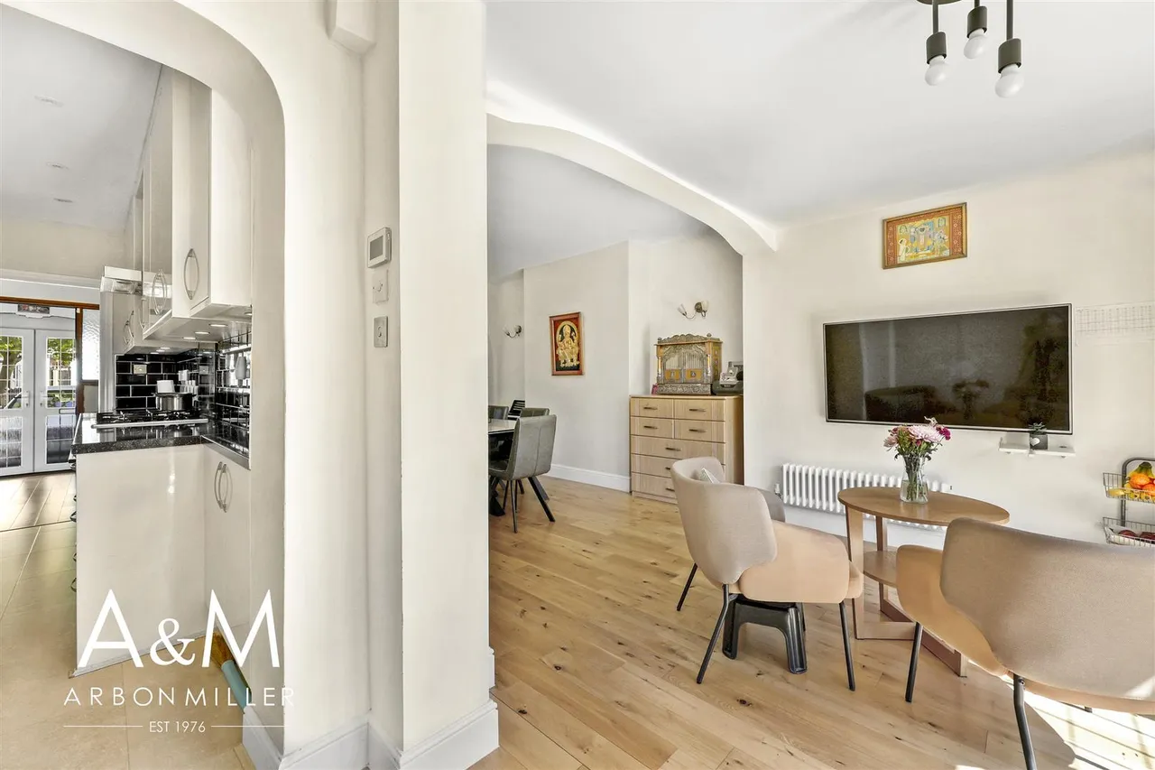 Stradbroke Grove, Clayhall, Essex, Ilford, IG50DE, photo 11