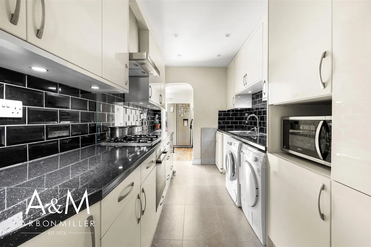 Stradbroke Grove, Clayhall, Essex, Ilford, IG50DE, photo 15